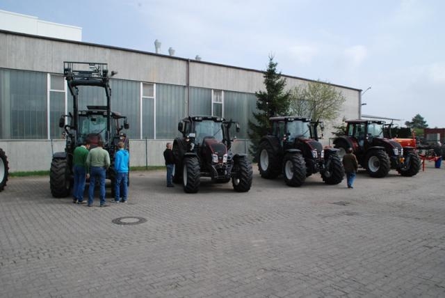 https://egelseer-traktoren.de/cache/vs_Hausausstellung April 2014_Ghr0XvLRrDS.jpg
